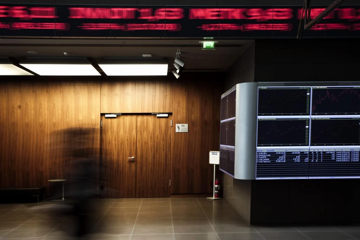 Ψεύτικη έξοδος και αποτυχία για το Μαξίμου: Στο «κόκκινο» τα ελληνικά ομόλογα – Συνεχείς επιθέσεις ΕΕ κατά Ιταλίας